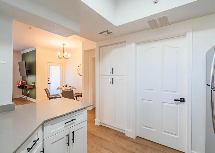 Diablo Stadium-asu-airport-gym-pool-hottub-parking Apartment Tempe